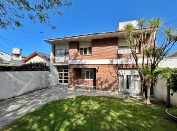Casa · 240m² · 6 Ambientes · 3 Cocheras · Venta de Casa 4 Ambientes Mas Departamento en Villa Primera