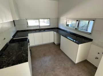Casa · 165m² · 5 Ambientes · 1 Cochera · Duplex en Venta Lomas de Manantiales