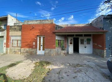 Casa · 118m² · 6 Ambientes · 1 Cochera · Venta/permuta - Departamento de 3 Dorm. con Cochera. Barrio Matheu, Rosario.
