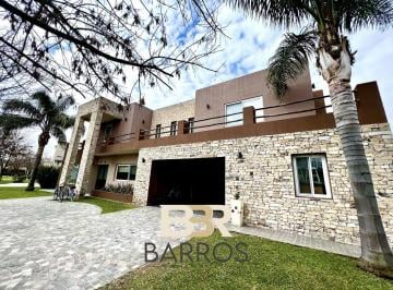 Casa · 1100m² · 5 Ambientes · 2 Cocheras · Venta Casa Terravista