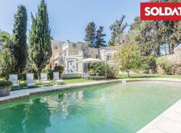 Casa · 779m² · 7 Ambientes · 2 Cocheras · Excelente Casa de Ensueño con Jardin y Pileta - Boulogne - San Isidro