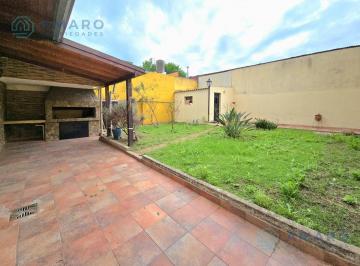 Casa · 134m² · 6 Ambientes · 2 Cocheras · Venta · Casa · 3 Dorm. · Quincho · 2 Cocheras · Azcuenaga