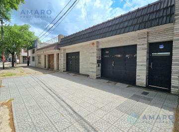 Casa · 134m² · 6 Ambientes · 2 Cocheras · Venta · Casa · 3 Dorm. · Quincho · 2 Cocheras · Azcuenaga