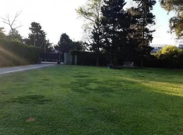 Terreno · 230m² · 4 Dormitorios · 2 Cocheras · Ideal Emprendimiento! Terreno de 4.100 m² con Casa!