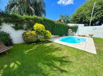 Casa · 210m² · 5 Ambientes · 2 Cocheras · Casa en Venta Arguello con Pileta Impecable