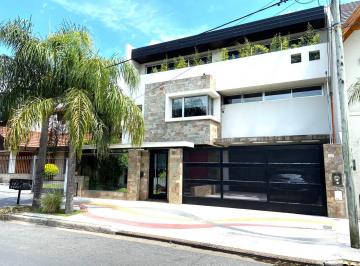 Casa de 5 ambientes, La Matanza · Moderna E Imponente Casa de Categoria (Fondo, Pileta y Playroom) // Pirovano 357