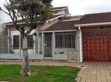 Casa · 125m² · 5 Ambientes · 1 Cochera · Venta de Casa en Luis Guillón