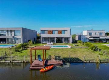 Casa · 191m² · 5 Ambientes · 5 Cocheras · Casa en Alquiler Anual 6 Ambientes El Cantón Norte Laguna