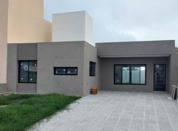 Casa de 6 ambientes, Córdoba · Casa con 260 m² y 3 Dorm. en Venta en Quebradas de Manantiales