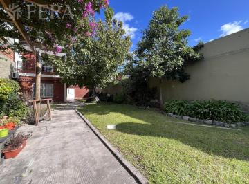 Casa · 207m² · 6 Ambientes · 1 Cochera · Venta Casa de 6 Ambientes con Cochera y Quincho en Sarandi - ¡Oportunidad!