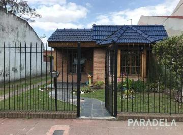Casa · 202m² · 3 Ambientes · Casa en Venta - Castelar Sur - Casacuberta Al 3200