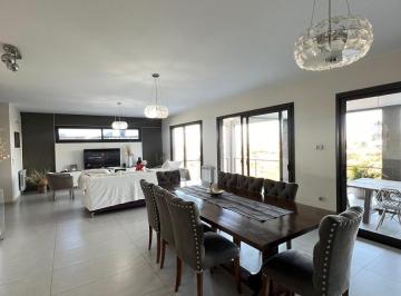 Casa · 325m² · 5 Ambientes · Casa de Categoria en Venta - Country Cinco Lomas