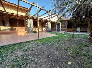 Casa · 220m² · 3 Ambientes · 1 Cochera · Casa a La Venta B San Fernando