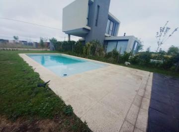 Casa · 96m² · 2 Ambientes · 5 Cocheras · Venta de Casa de 2 Amb, en Barrio Estilo Campo, en Canning