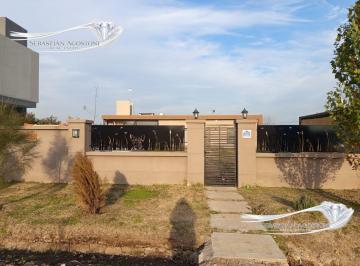 Casa · 96m² · 2 Ambientes · 5 Cocheras · Venta de Casa de 2 Amb, en Barrio Estilo Campo, en Canning