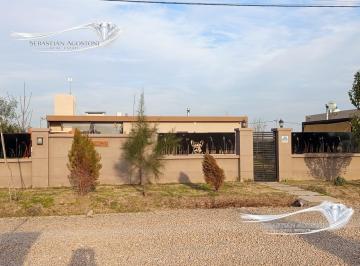 Casa · 96ha · 2 Ambientes · 5 Cocheras · Venta de Casa de 2 Amb, en Barrio Estilo Campo, en Canning