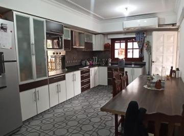 Casa de 4 ambientes, Lomas de Zamora · Casa 4 Amb. C/ Coch. en Venta. Temperley. Lote de 10,60 X 20,50, Apto Credito.