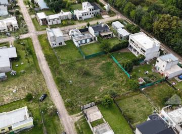 Terreno · 408m² · Lote de Terreno en Venta - Arturo Segui, La Plata - 408 m²