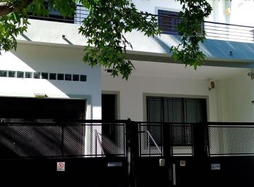 Casa · 240m² · 4 Ambientes · 2 Cocheras · Casa en Nuñez Barrio River