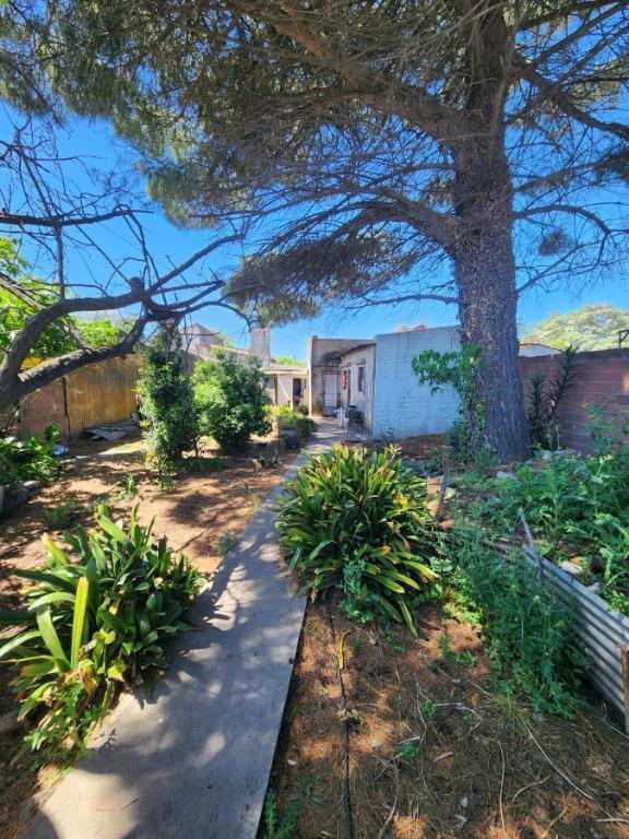 Lote en venta en esquina con construcción a demoler — Eduardo Peralta Ramos
