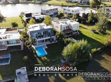Casa · 240m² · 4 Ambientes · 4 Cocheras · Casa de Estilo Moderno en Venta Al Agua! 4 Ambientes Al Agua con Pileta - El Cantón - Escobar