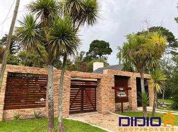 Casa · 163m² · 4 Ambientes · 1 Cochera · Casa Venta Mar del Plata