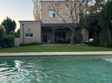 Casa · 224m² · 6 Ambientes · 1 Cochera · Casa en Venta Ubicado en Villa Olivos, Garin, Escobar