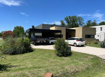 Casa · 300m² · 5 Ambientes · 1 Cochera · Casa en Venta en Haras del Sol, Pilar, G. B. a. Zona Norte
