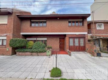Casa · 271m² · 5 Ambientes · 2 Cocheras · Chalet 5 Amb con Jardin - Chauvin