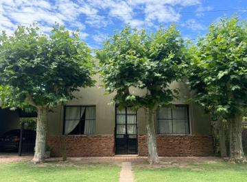 Casa de 6 ambientes, Chacabuco · Casa Centenaria en El Pueblo de Castilla.