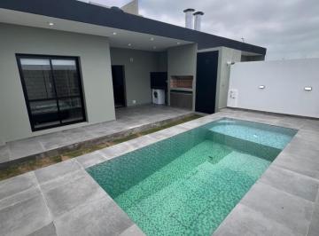 Casa · 100m² · 3 Ambientes · 1 Cochera · Alquilo Amoblado Duplex de Categoría Docta, Piscina