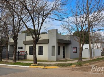Casa · 100m² · 3 Ambientes · 1 Cochera · Casa a Estrenar Sobre Brouchoud, Radio Centrico. Para Exigentes. San Jose.