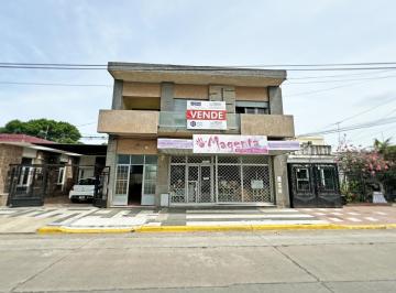 Casa · 251m² · 3 Dormitorios · 3 Cocheras · Casa con Local en Capitán Bermúdez