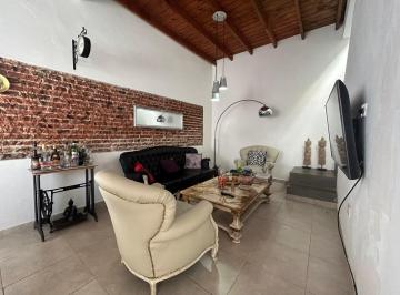 PH · 98m² · 4 Ambientes · PH en Venta en Berisso, G. B. a. Zona Sur, Argentina