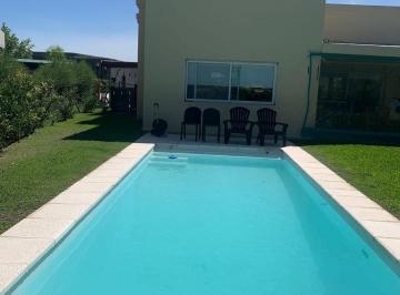 Casa · 160m² · 4 Ambientes · 2 Cocheras · Hermosa Casa en Alquiler en Haras Santa Maria - Barrio El Molino - Escobar