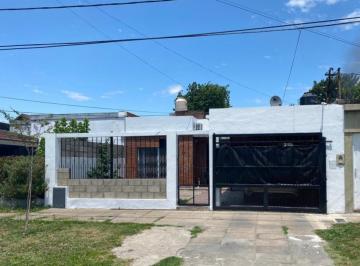 Casa · 90m² · 3 Ambientes · 1 Cochera · Casa en Venta de 3 Ambientes