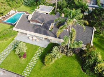 Casa · 2243m² · 8 Ambientes · 3 Cocheras · Casa - Punta del Este