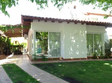 Casa de 6 ambientes, Guaymallén · Excelente Casa a La Venta en Club de Campo Mendoza