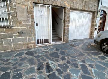 FRENTE · Departamento 4 Ambientes en Primer Piso PH Al Frente a 30 m H. Yrigoyen