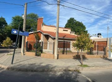 Casa · 190m² · 9 Ambientes · 3 Cocheras · Casa en Venta en Barrio Empalme. 3 Dorm.. Apta Credito