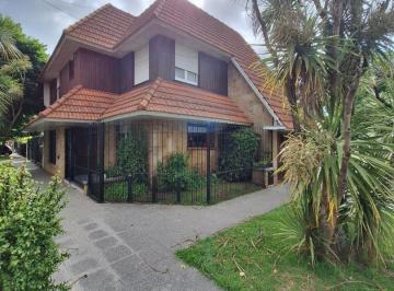 Casa · 122m² · 4 Ambientes · 1 Cochera · Chalet 4 Ambientes con Garage - Bestoso 600