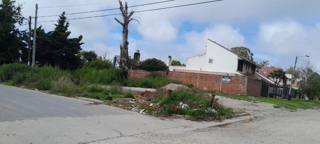 Dos Lotes en Barrio Colinas de Peralta Ramos, 385m² totales