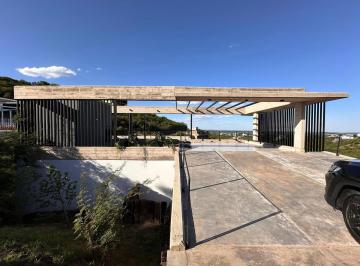 Casa · 225m² · 7 Ambientes · 2 Cocheras · Venta Casa en La Deseada con Vistas! a Estrenar!