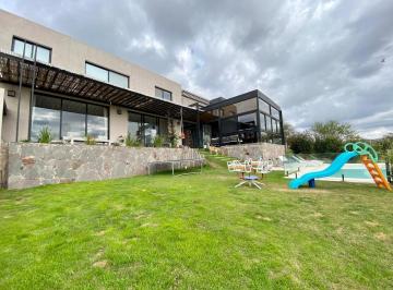 Casa · 550m² · 12 Ambientes · 4 Cocheras · Casa de Categoría en Venta Estancia Q2 con Vistas