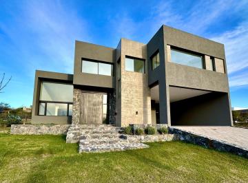 Casa · 355m² · 11 Ambientes · 2 Cocheras · Se Vende Exclusiva Casa en Estancia El Terrón con Vistas!