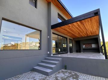 Casa · 280m² · 9 Ambientes · 2 Cocheras · Se Vende Casa en La Cuesta
