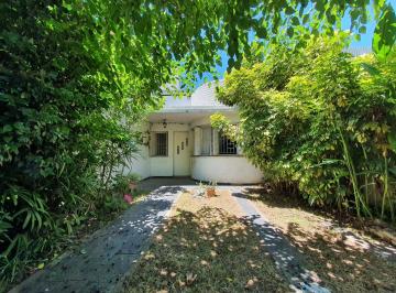 Casa · 80m² · 5 Ambientes · 1 Cochera · Casa en Acevedo Al 500 Lomas de Zamora