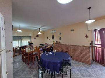 Casa · 140m² · 6 Ambientes · 3 Cocheras · Venta de 2 Casas con Local Comercial Patio y Cochera