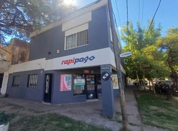 Casa · 140m² · 6 Ambientes · 3 Cocheras · Venta de 2 Casas con Local Comercial en Barrio Ludueña.