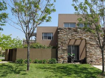 Quinta vacacional · 280m² · 5 Ambientes · Casa Quinta en Venta en Talar del Lago 2, General Pacheco, Tigre